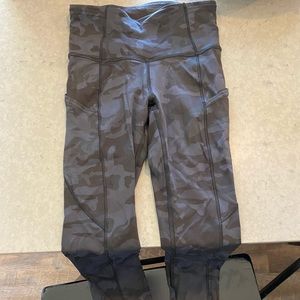 Fast & free 25” camo lululemon legging